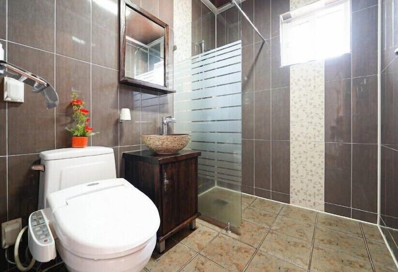 Geoje Birds Hill Pension