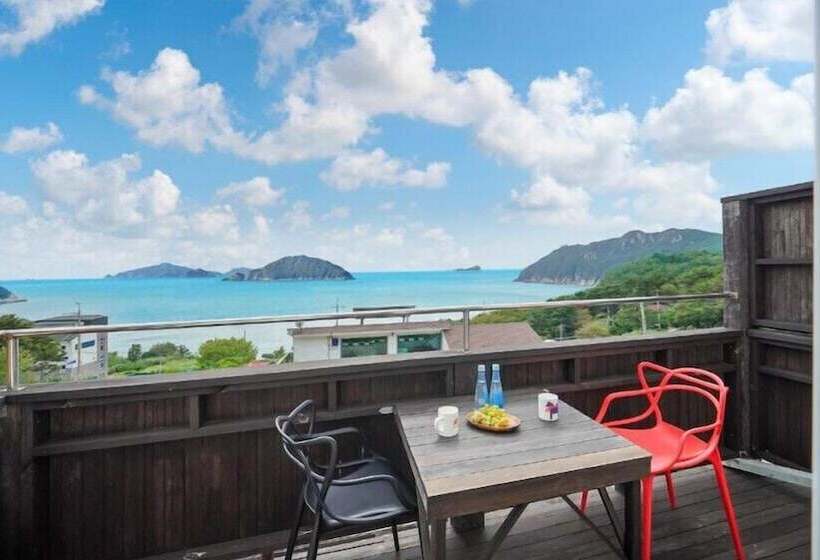 Geoje Birds Hill Pension