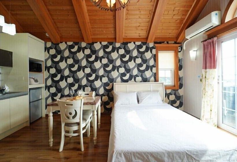 Geoje Birds Hill Pension