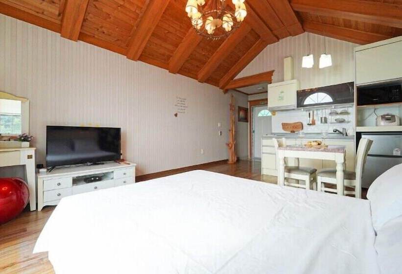 Geoje Birds Hill Pension