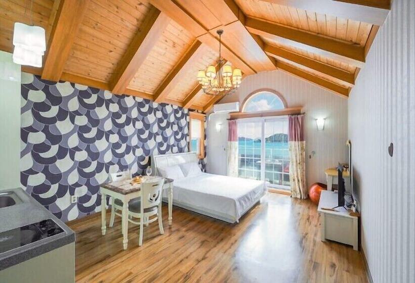 Geoje Birds Hill Pension