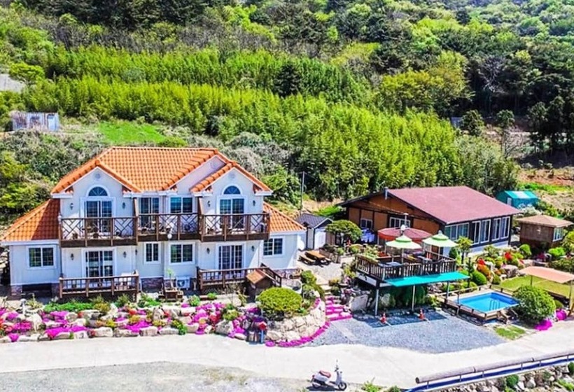 Geoje Birds Hill Pension