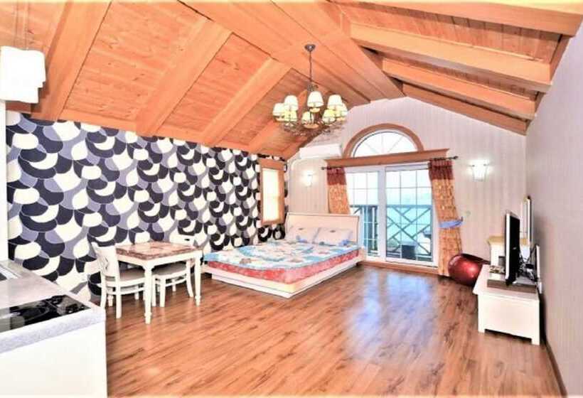 Geoje Birds Hill Pension