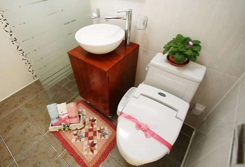 Geoje Birds Hill Pension