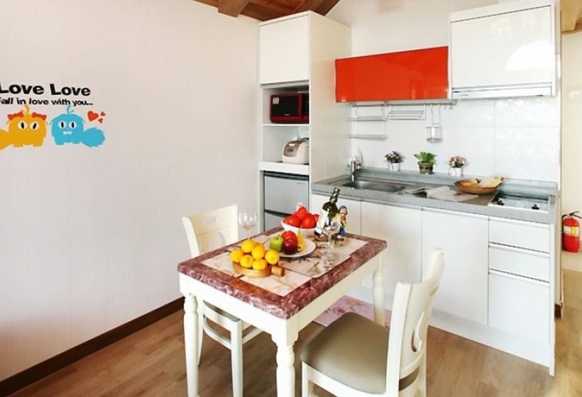 Geoje Birds Hill Pension