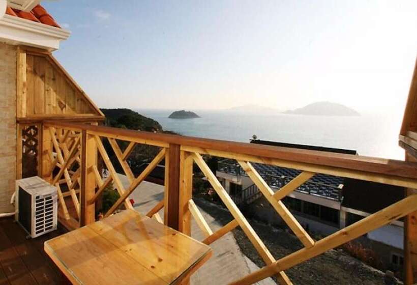 Geoje Birds Hill Pension