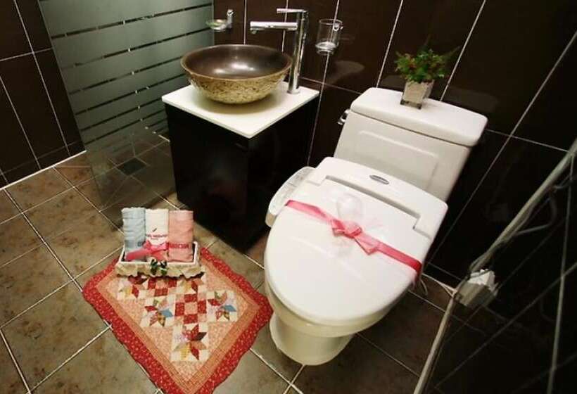 Geoje Birds Hill Pension