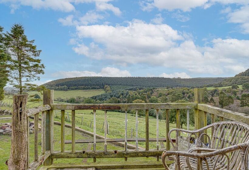 Glamping Wagon   1 X Double Bed, 2 X Single Bed