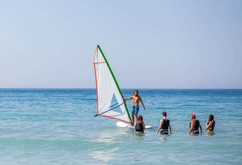 פונדק Th Capo Rizzuto