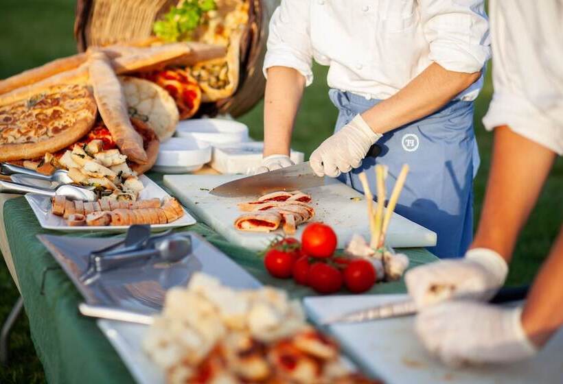 פונדק Th Capo Rizzuto