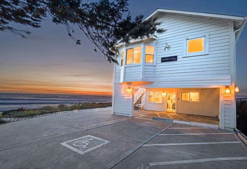 Отель Black Sands Inn