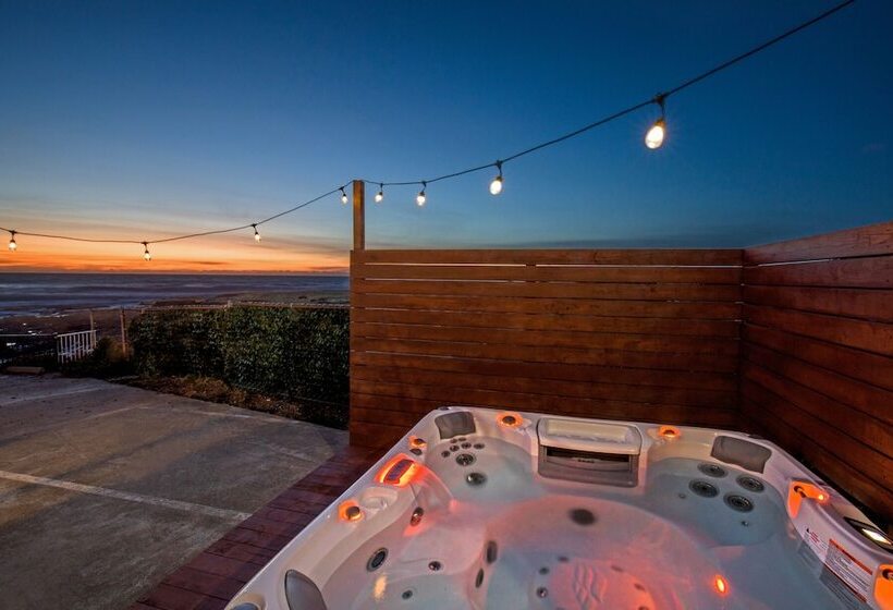 Отель Black Sands Inn