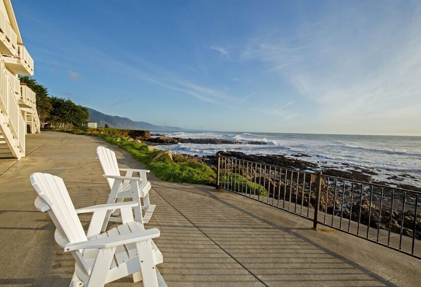 Отель Black Sands Inn