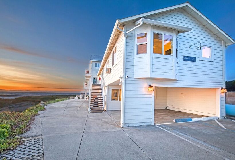 Отель Black Sands Inn