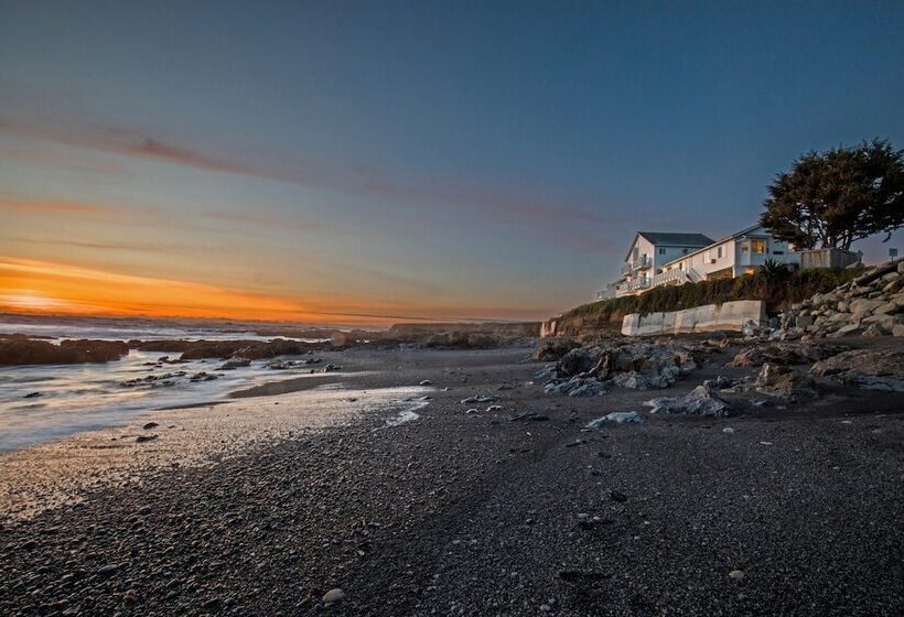 Отель Black Sands Inn