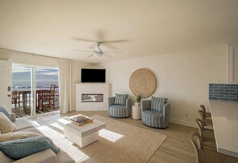 Отель Black Sands Inn