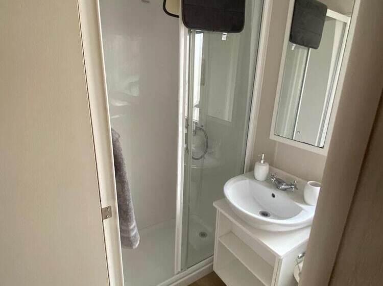 Отель Captivating 2 Bed Villa In Pevensey