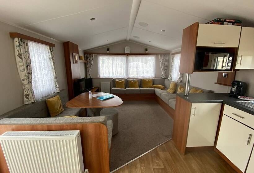 Отель Captivating 2 Bed Villa In Pevensey