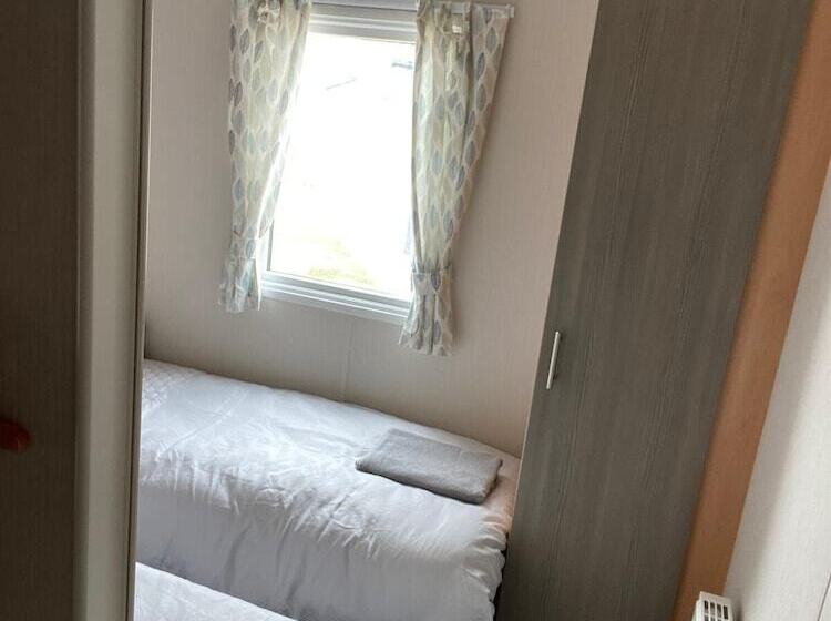 Отель Captivating 2 Bed Villa In Pevensey