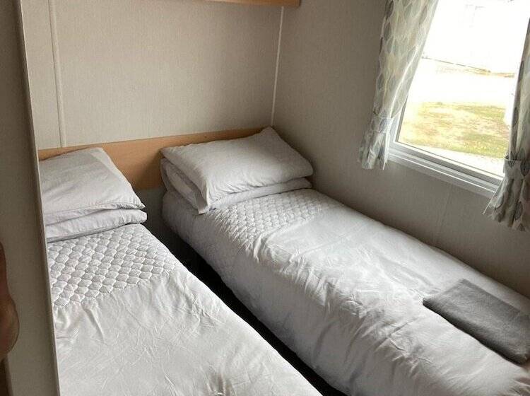 Отель Captivating 2 Bed Villa In Pevensey