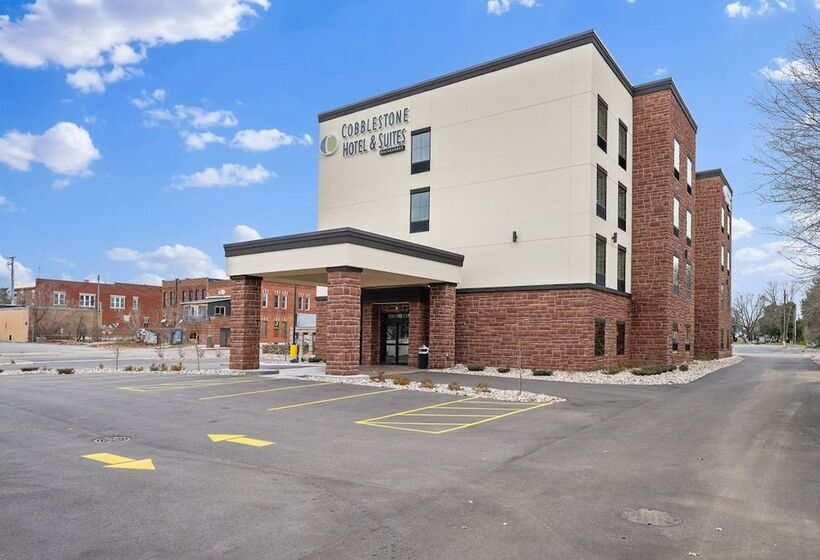 Cobblestone Hotel & Suites   Mosinee