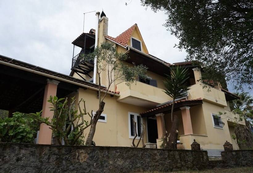 בית מלון כפרי Corfu Green Paradise   Luxury Villa In Mistralatika, Kato Korakiana