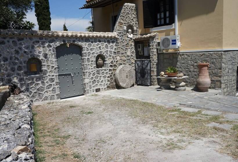 בית מלון כפרי Corfu Green Paradise   Luxury Villa In Mistralatika, Kato Korakiana
