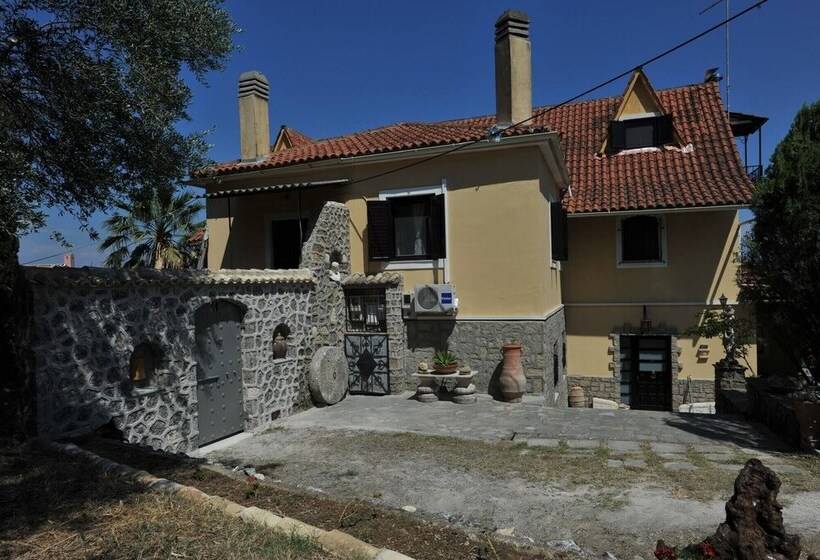 בית מלון כפרי Corfu Green Paradise   Luxury Villa In Mistralatika, Kato Korakiana