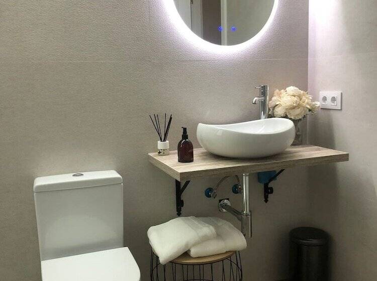 هتل El Balcón De La Reina Suites