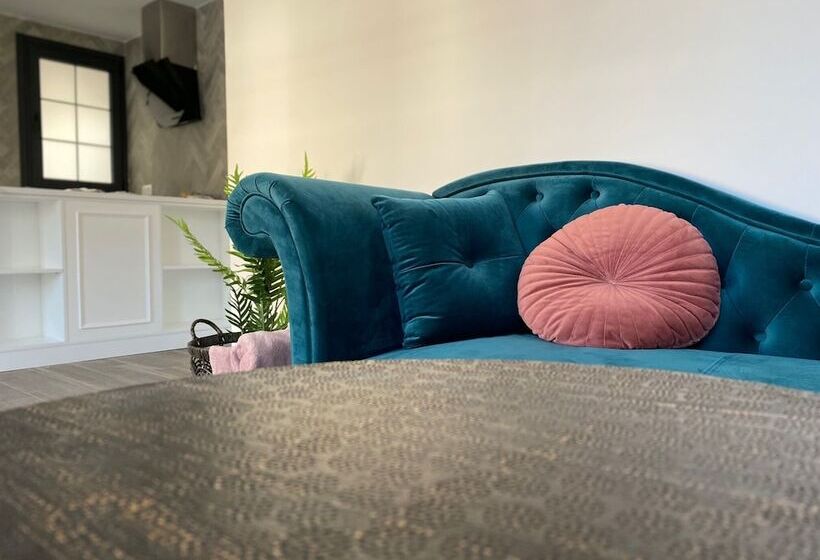 هتل El Balcón De La Reina Suites