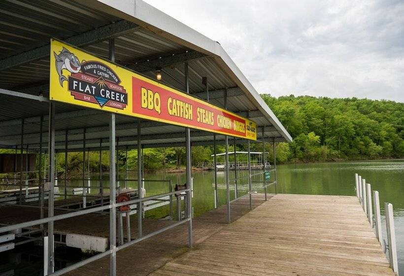 ホテル Flat Creek Lodge