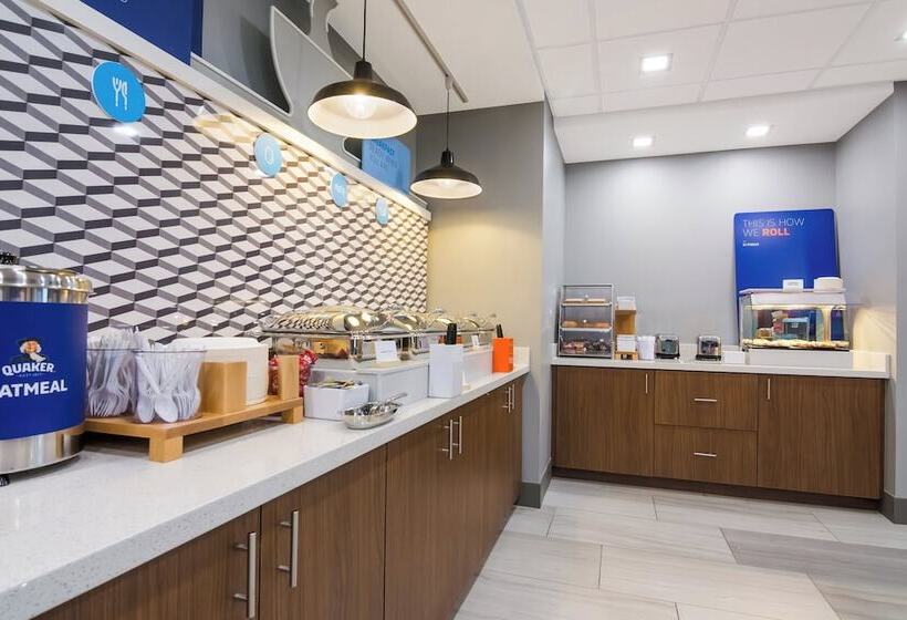 فندق Holiday Inn Express & Suites   Springdale   Fayetteville Area