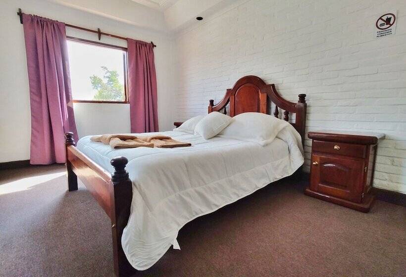 هتل Hosteria Los Cuartos