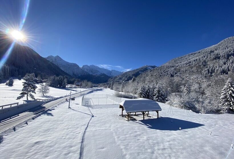 Отель Hôtel Restaurant Le Madame