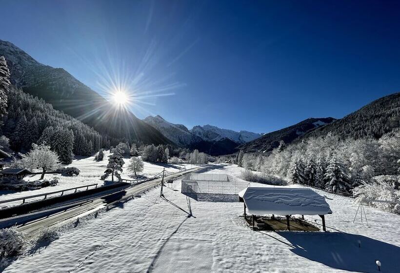 Отель Hôtel Restaurant Le Madame