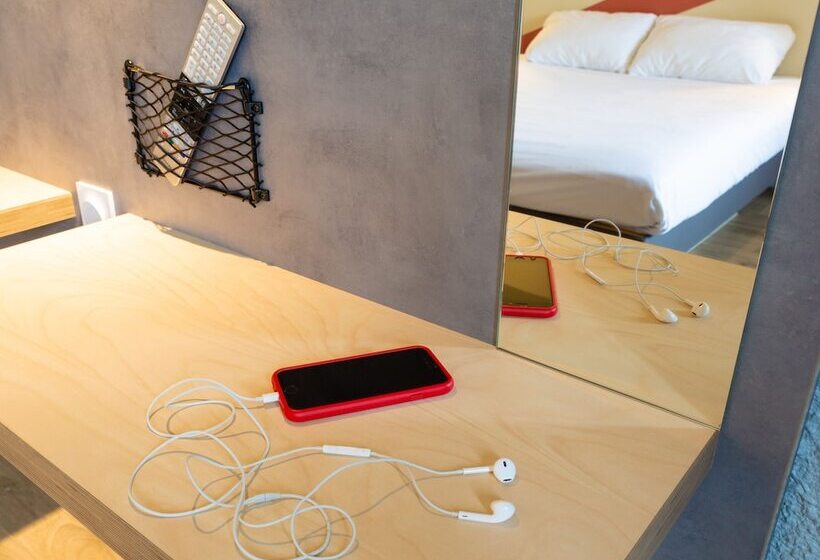 Отель Ibis Budget Tours Sud