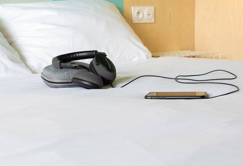 Отель Ibis Budget Tours Sud