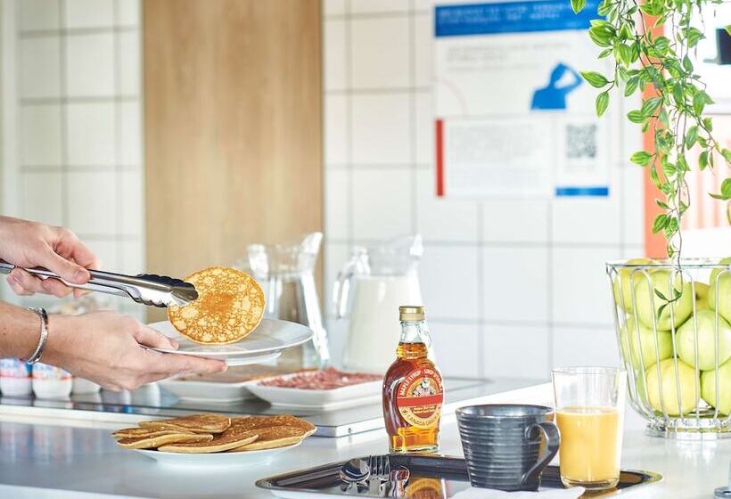 Отель Ibis Budget Tours Sud