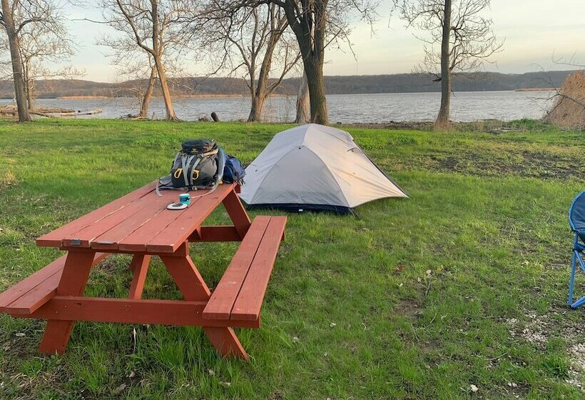 Отель Kayak Starved Rock Campground