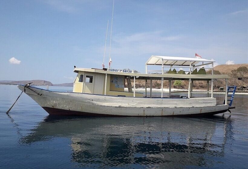 ホテル Komodo Resort