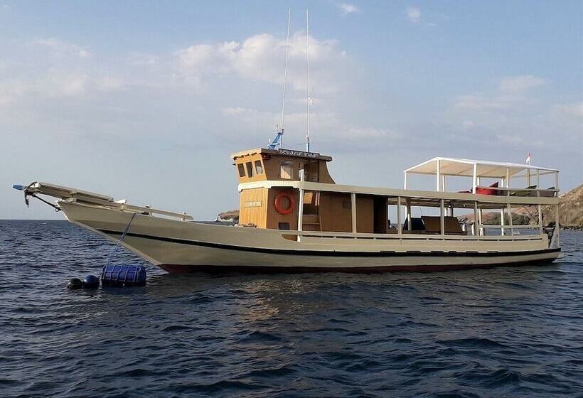 ホテル Komodo Resort