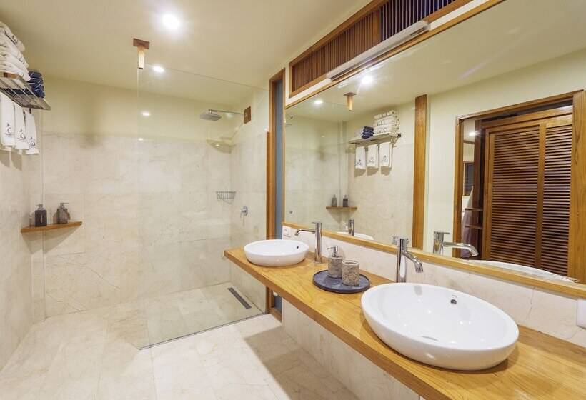 ホテル Komodo Resort