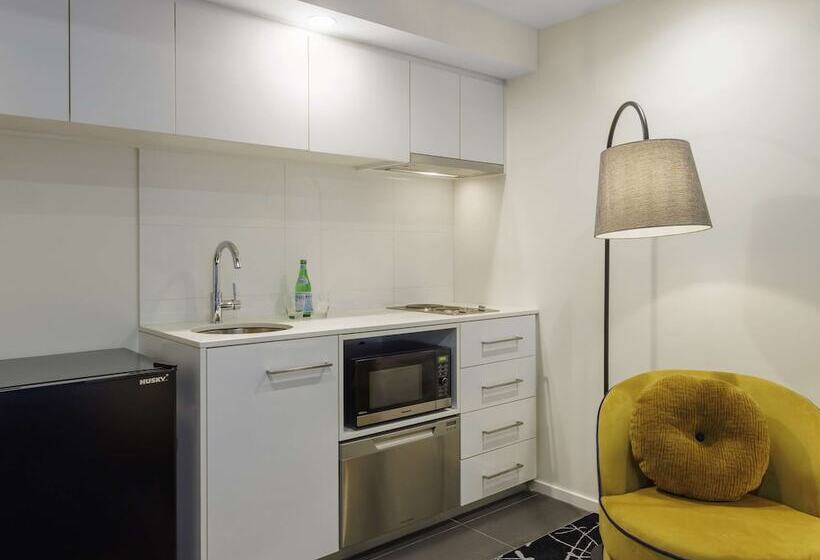 בית מלון כפרי Mercure Melbourne St Kilda Road