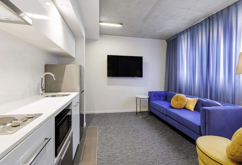 בית מלון כפרי Mercure Melbourne St Kilda Road