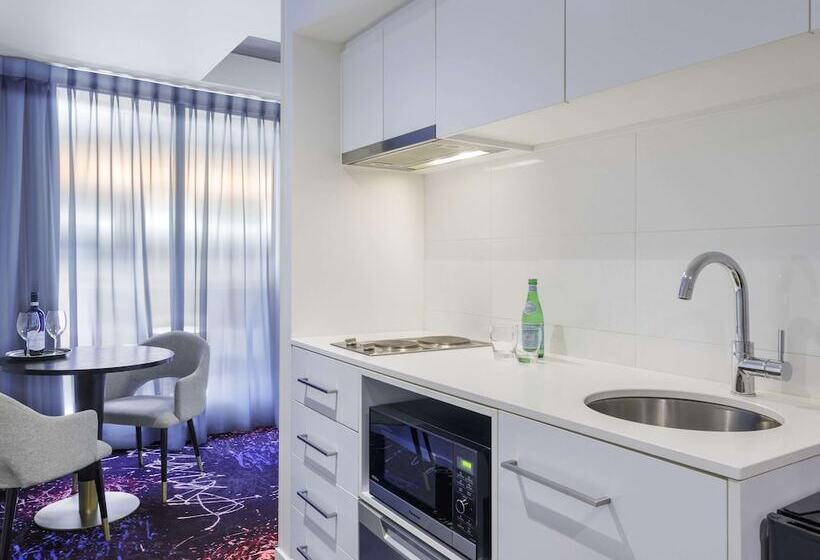 فندق Mercure Melbourne St Kilda Road