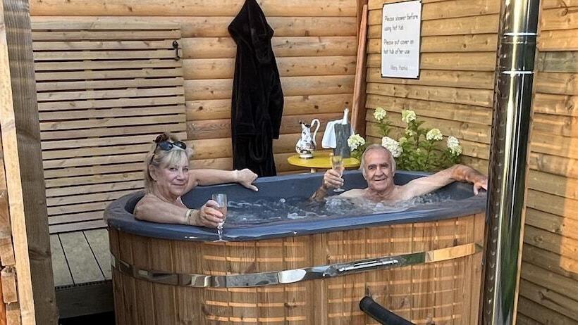 ホテル Oak Boutique Lodge Includes Hot Tub, Air Con & Dog