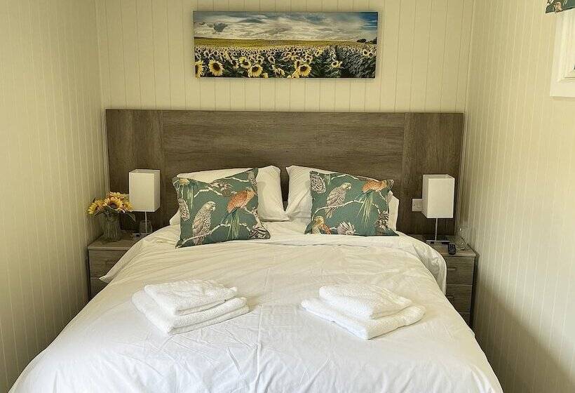 ホテル Oak Boutique Lodge Includes Hot Tub, Air Con & Dog