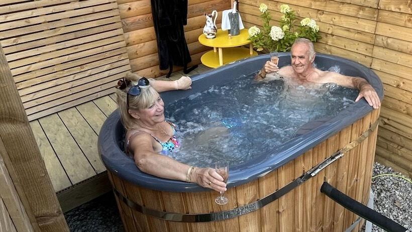 ホテル Oak Boutique Lodge Includes Hot Tub, Air Con & Dog