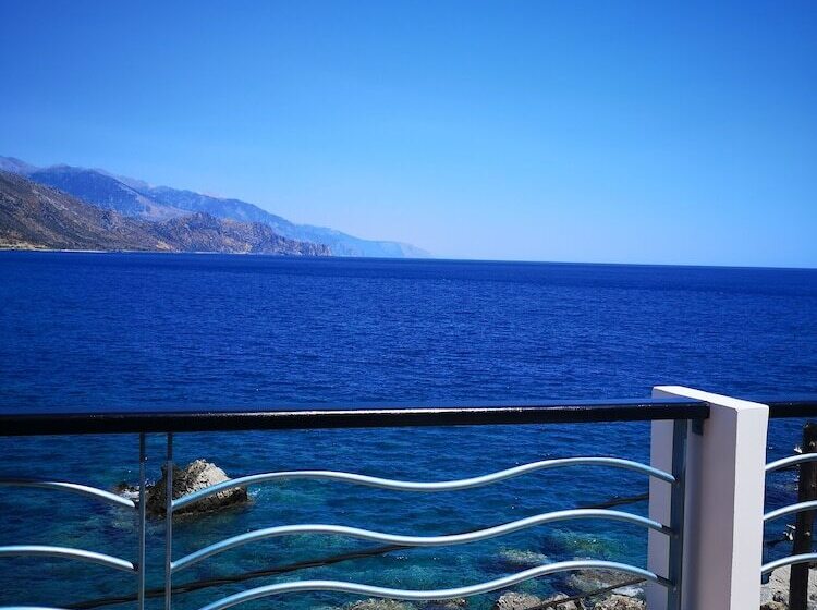 ホテル On The Rocks