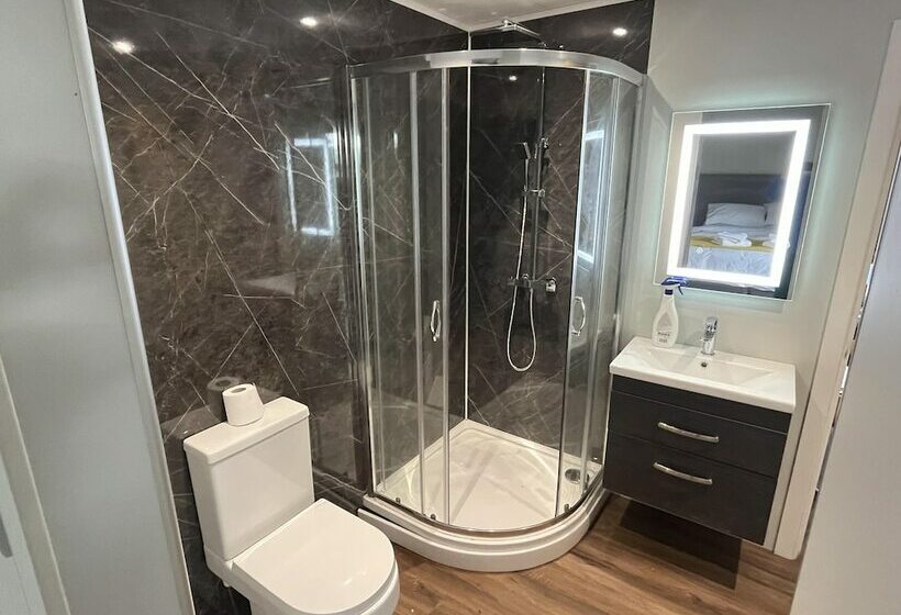 ホテル Pine Boutique Lodge With Hot Tub For Couples & Dog